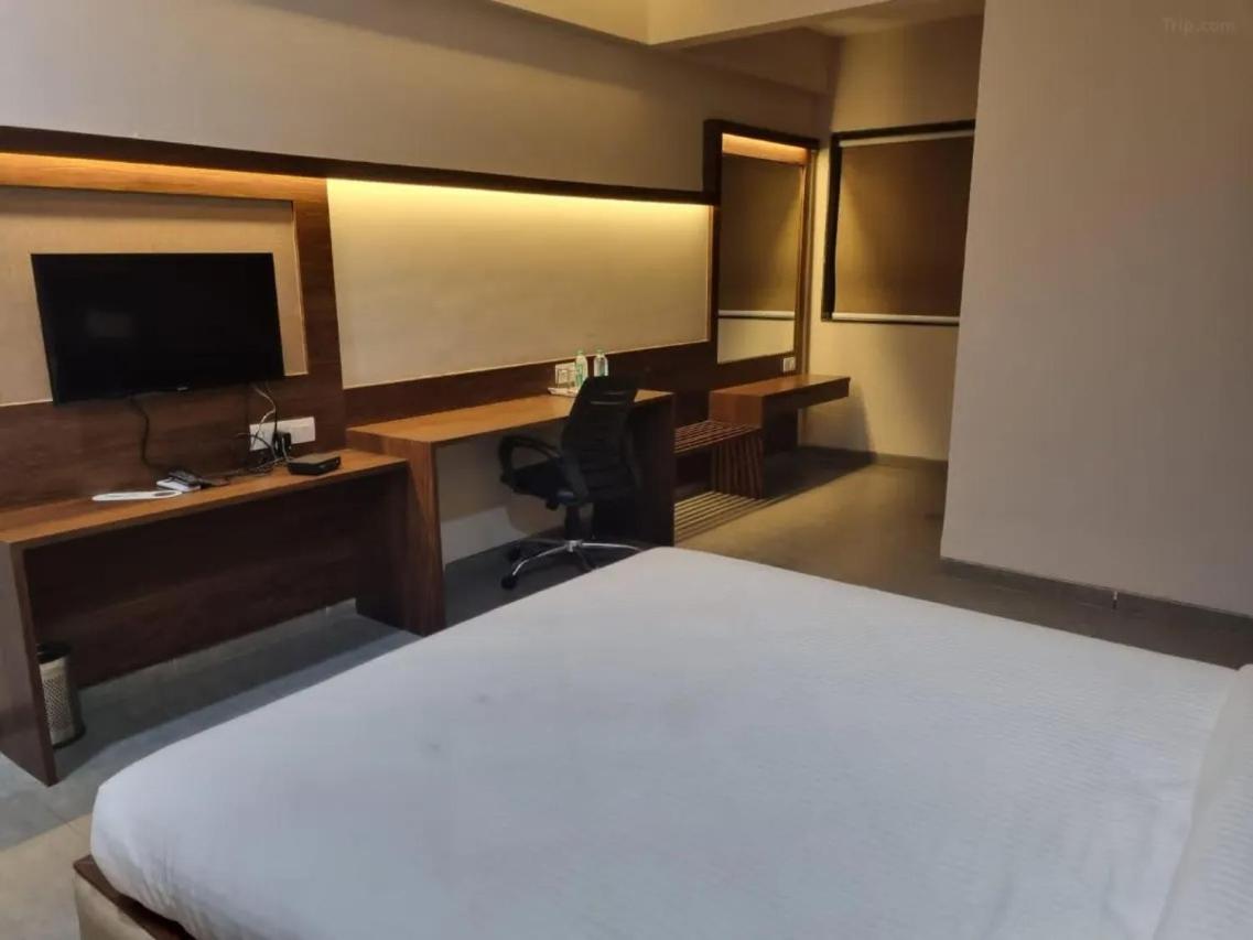 Club Azzurro Resort - Nalsarovar Nanodra Экстерьер фото